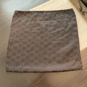 💯 authentic Gucci dust bag - 16”x15.5”